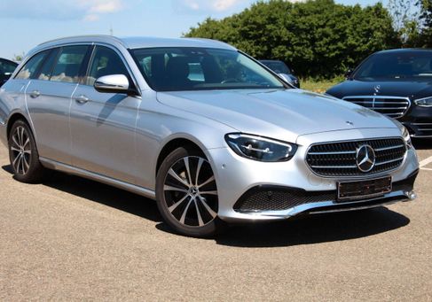 Mercedes-Benz E 300, 2022 3