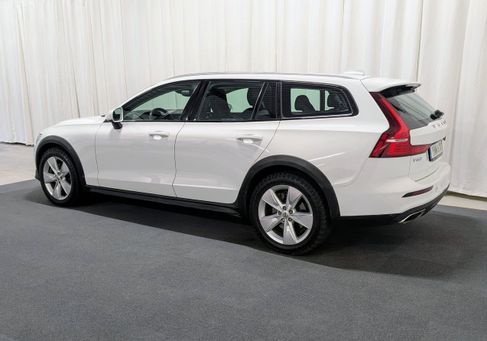 Volvo V60 Cross Country, 2022 2