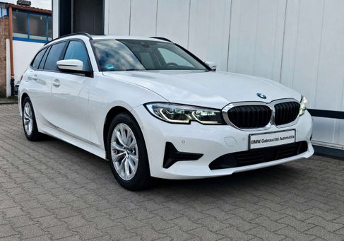 BMW 330, 2022
