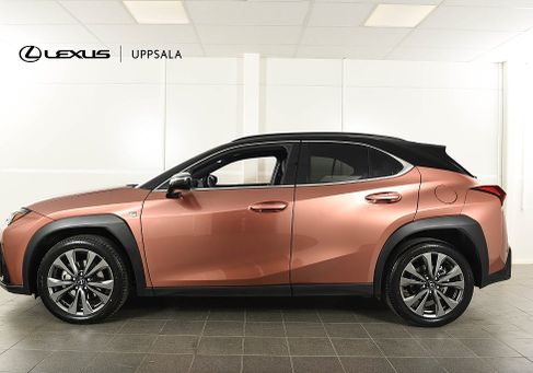 Lexus UX, 2025