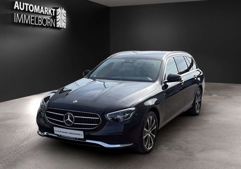 Mercedes-Benz E 300, 2022 3