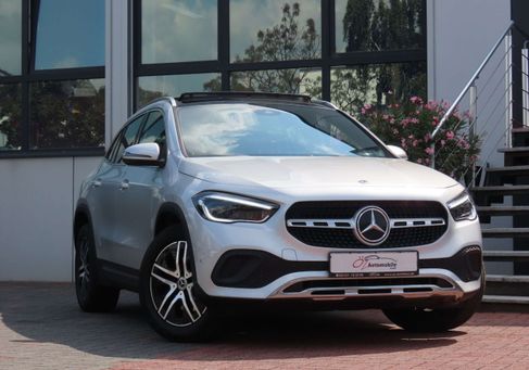 Mercedes-Benz GLA 220, 2022