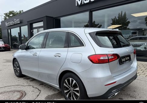 Mercedes-Benz B 180, 2022