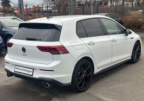 Volkswagen Golf, 2023 3