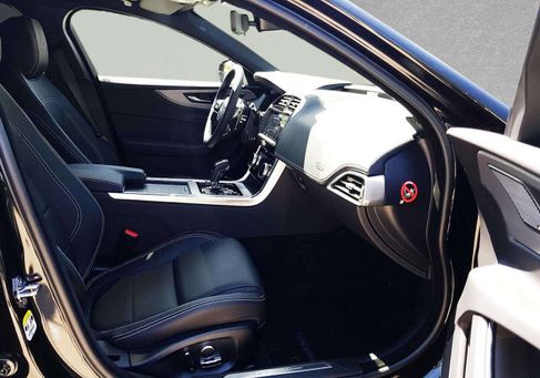 Jaguar XE, 2019