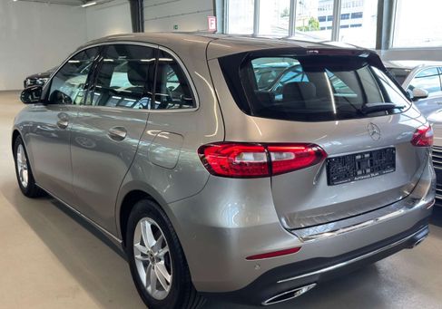 Mercedes-Benz B 180, 2020