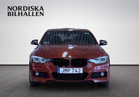 BMW 330, 2018