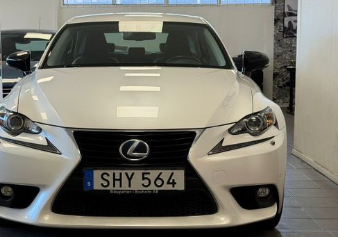 Lexus IS, 2016
