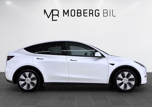Tesla Model Y, 2021