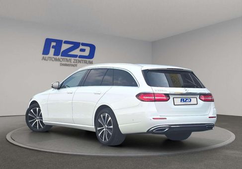 Mercedes-Benz E 300, 2022 3