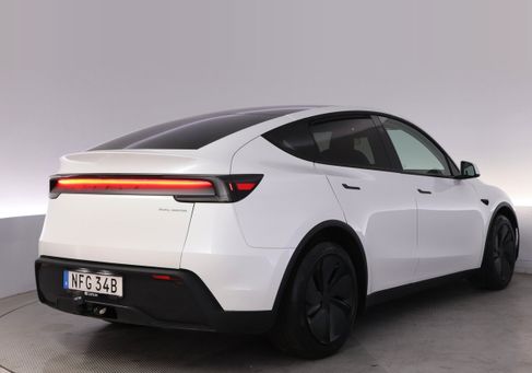 Tesla Model Y, 2025 3