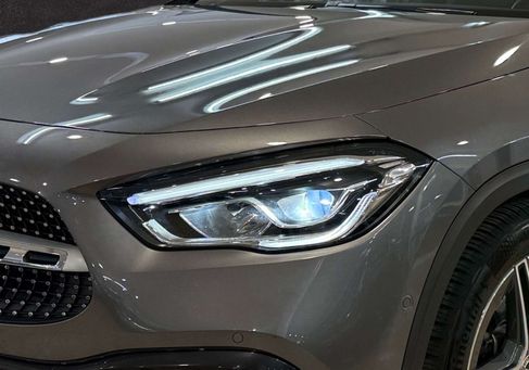 Mercedes-Benz GLA 200, 2021