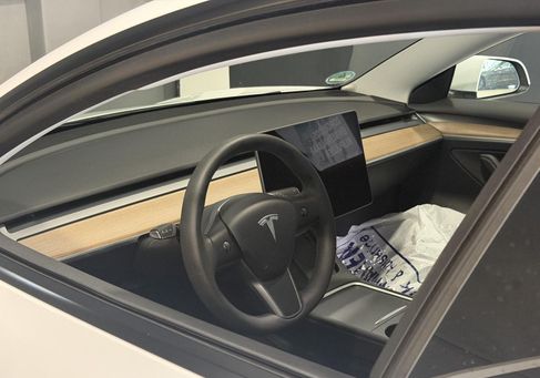 Tesla Model 3, 2022 3