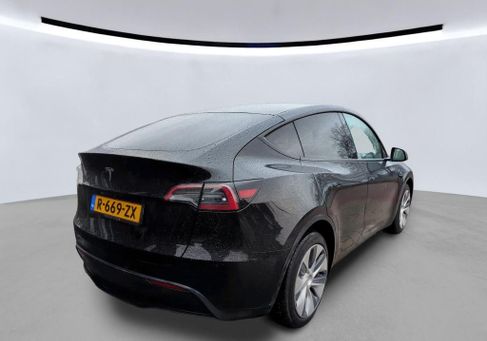 Tesla Model Y, 2022