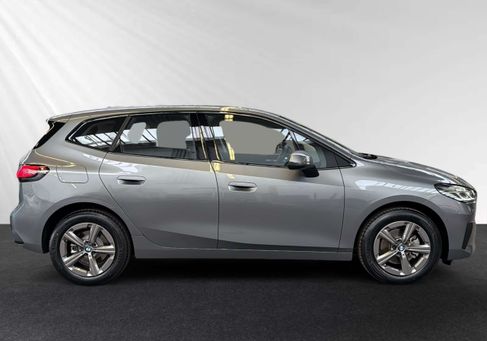 BMW 220, 2025 2