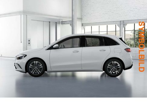 Mercedes-Benz B 180, 2025 3