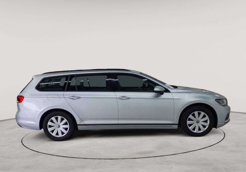 Volkswagen Passat, 2022 3