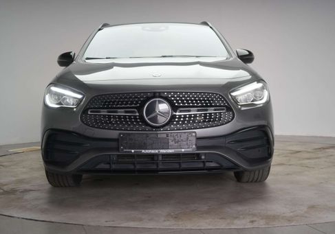 Mercedes-Benz GLA 200, 2021