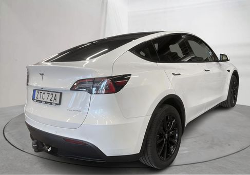 Tesla Model Y, 2021 3
