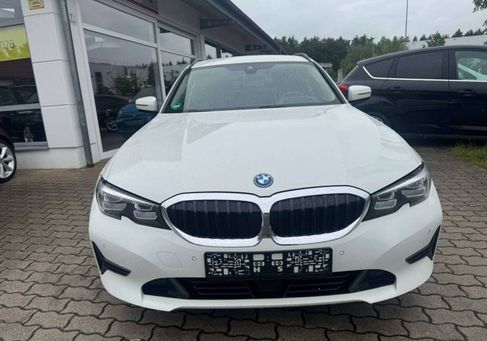 BMW 330, 2022