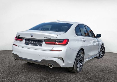BMW 330, 2022