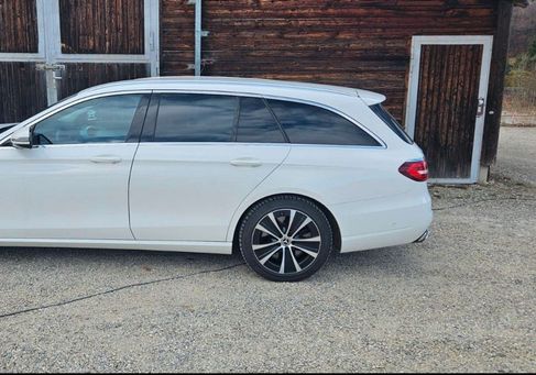 Mercedes-Benz E 300, 2022