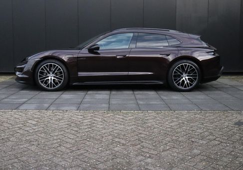 Porsche Taycan, 2022