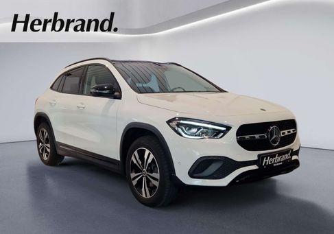 Mercedes-Benz GLA 180, 2021