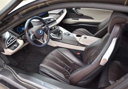 BMW i8, 2014