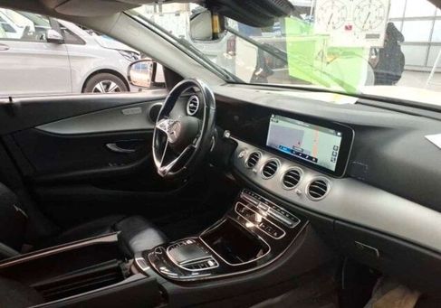 Mercedes-Benz E 220, 2022