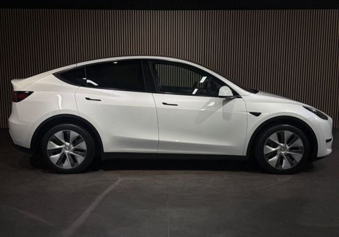 Tesla Model Y, 2022 2
