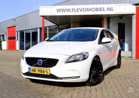 Volvo V40, 2015