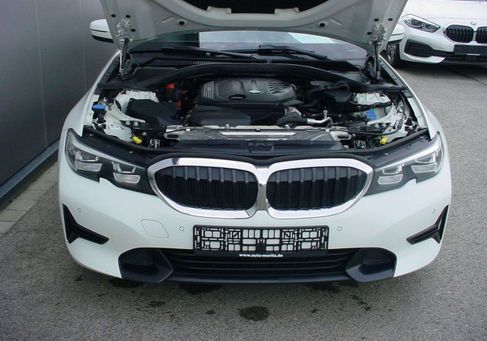BMW 318, 2022