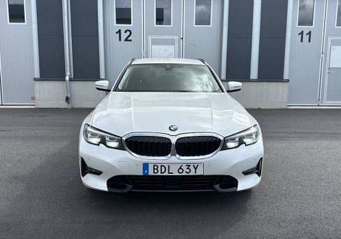 BMW 330, 2021