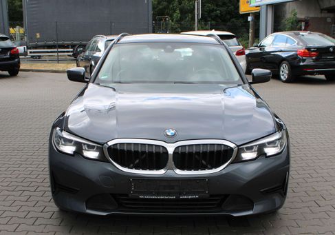 BMW 318, 2022
