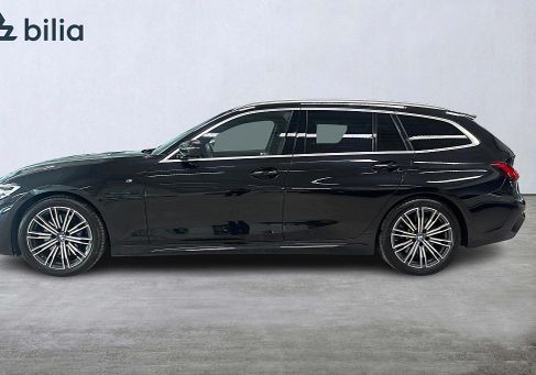 BMW 330, 2020