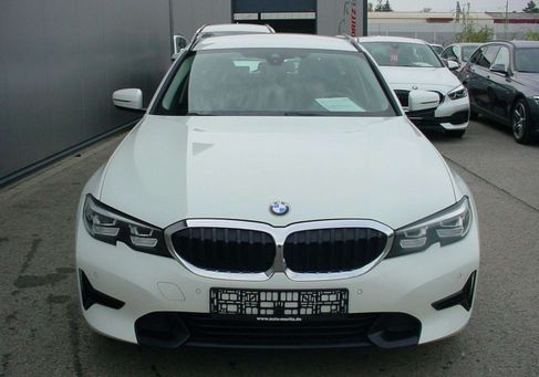 BMW 318, 2022