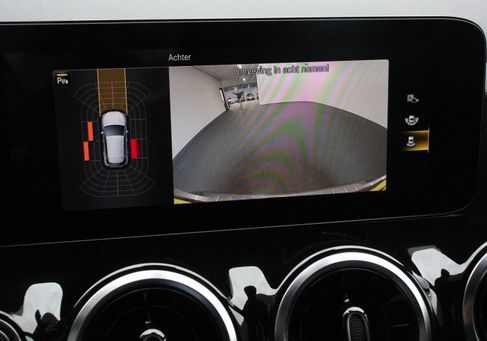 Mercedes-Benz GLA 200, 2021