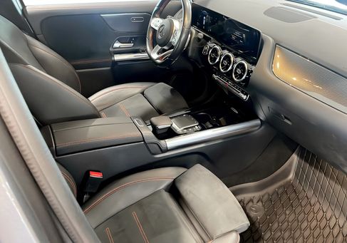 Mercedes-Benz GLA 200, 2021