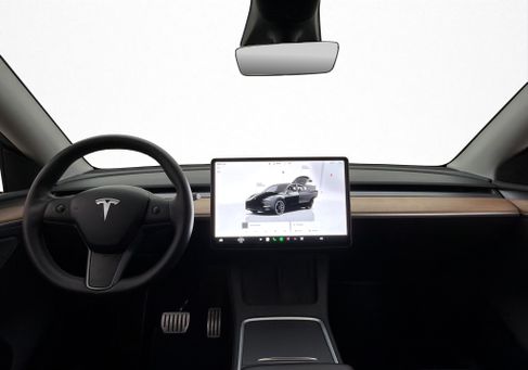 Tesla Model Y, 2022 3