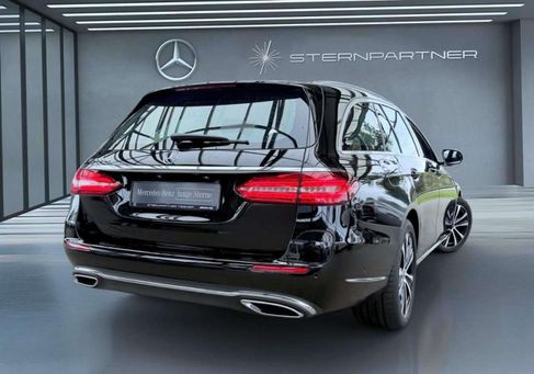 Mercedes-Benz E 300, 2022 3