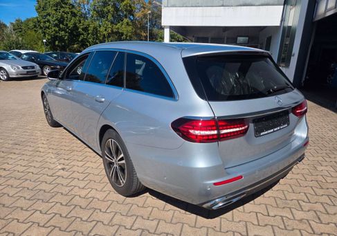 Mercedes-Benz E 200, 2022