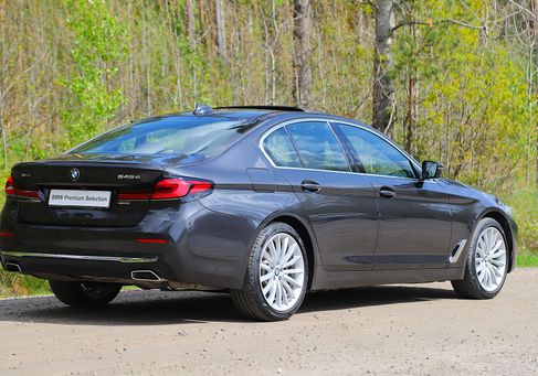 BMW 545, 2021