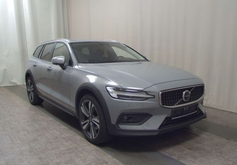 Volvo V60 Cross Country, 2023