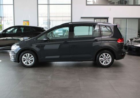 Volkswagen Touran, 2022 3
