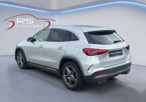 Mercedes-Benz GLA 200, 2022