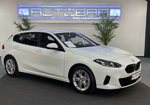 BMW 120, 2025 2