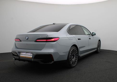 BMW 750, 2026