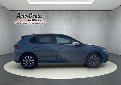 Volkswagen Golf, 2023