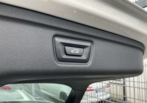 BMW 330, 2022